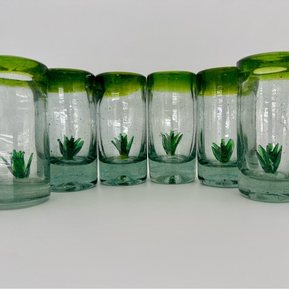 Hand Blown Glass Decanter and 6 shot glasses - Picture 3 of 4